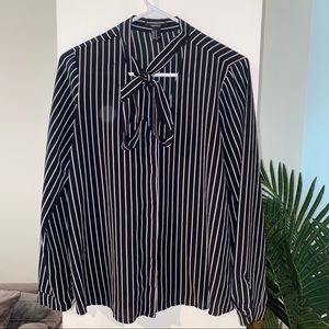 5 FOR $25! 
FOREVER 21 long sleeve blouse!